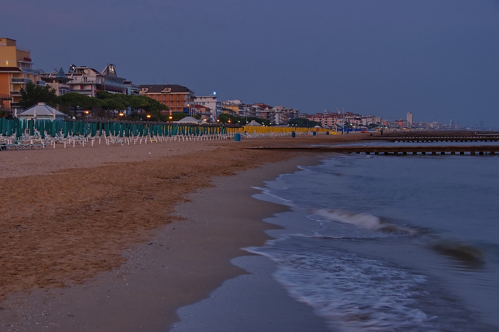 Привечер край брега на Адриатика в Lido di Jesolo