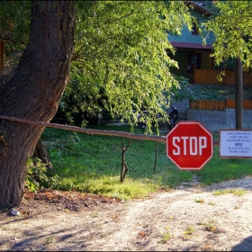STOP