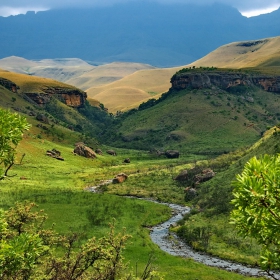 В планината Drakensberg, долината на Бушменската река