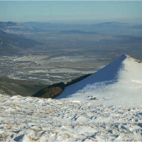 На границата (между Северна и Южна България) - Поглед от връх Исполин, 02. 01. 2012