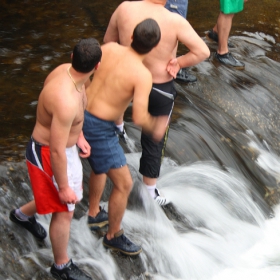 Първи, в ледените води!