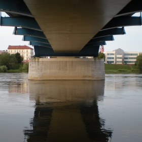 Под моста