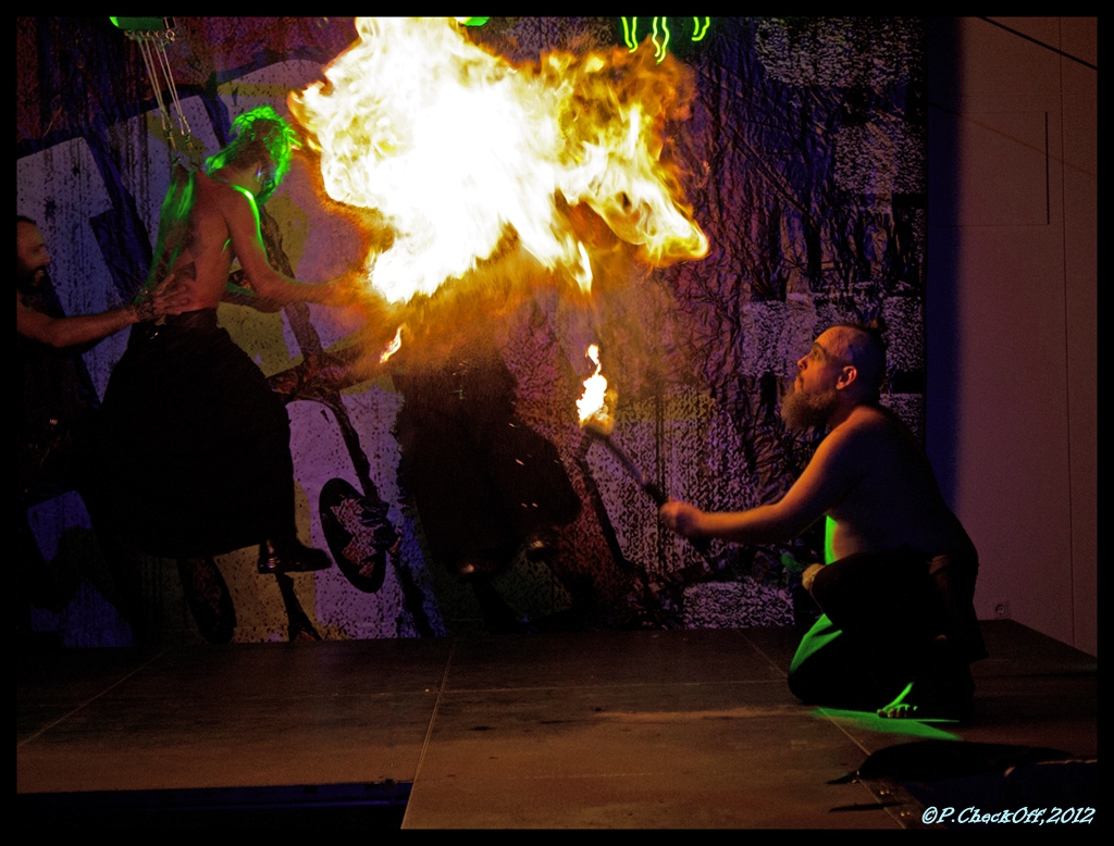 Body suspension show