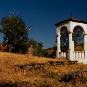 Самотната камбанария!