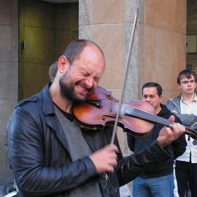 Уличен музикант
