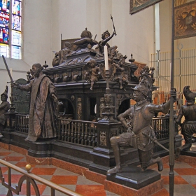 Мюнхен - Funeral Monument of Kaiser Ludwig (Frauenkirche)