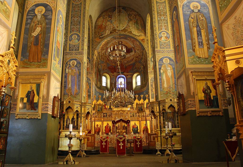 Интериор в храма