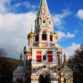 Поглед към храм-паметника