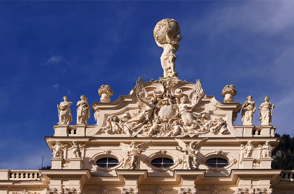 Част от фасадата на Schloss Linderhof