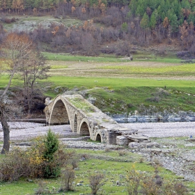 Старият мост на река Боровица