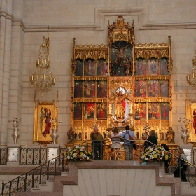 Basilica de San Francisco de Grande - Олтарът