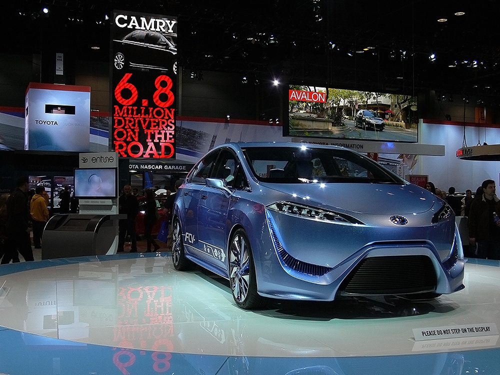 Toyota FCV-R / hydrogen fuel-cell concept car /