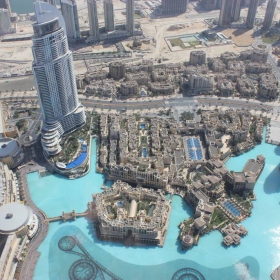 pogled nad peeshtite fontani... Dubai