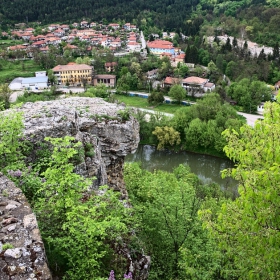 Скалата от която са 