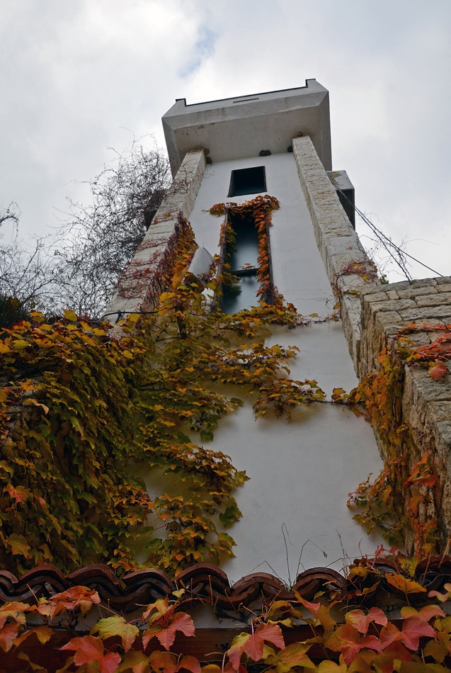 Кулата и асансьора.