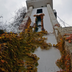 Кулата и асансьора.