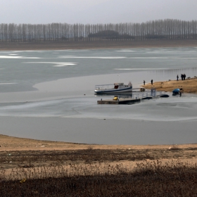 Все още зимно край яз.Копринка.