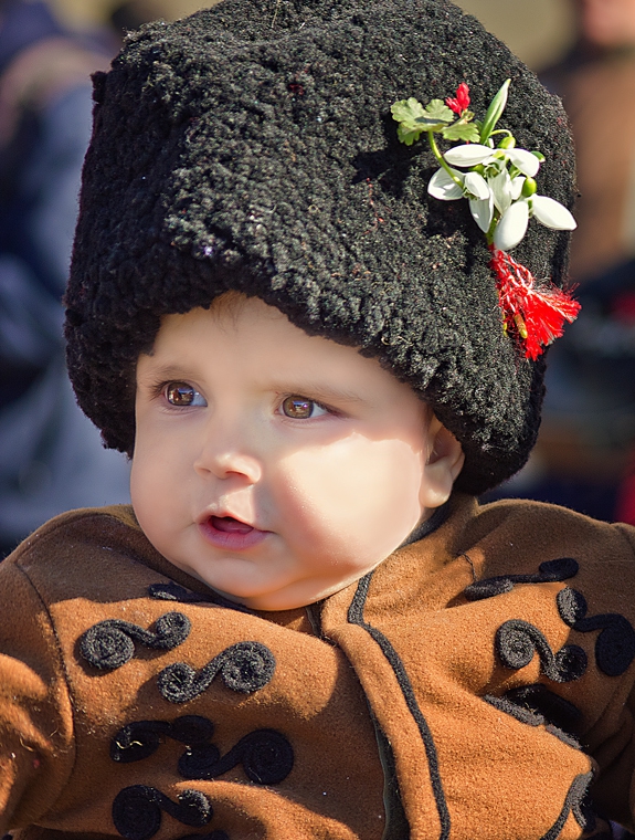 Малък юнак с голям калпак... :)