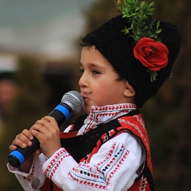 Стискам здраво микрофона....нали съм мъж