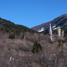 Поглед към Храм-паметник 