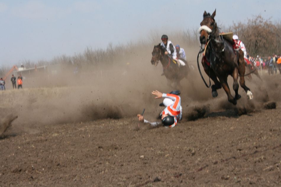 Паднал жокей