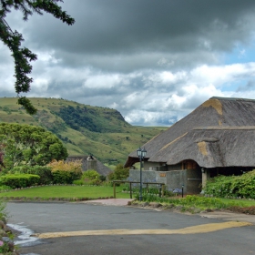 По пътя към Cathedral Peak из Drakensberg (2) - ЮАР