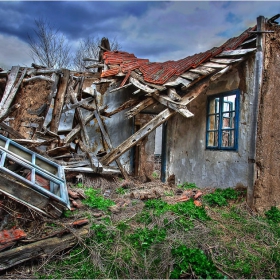 А после нахлуват бурените...