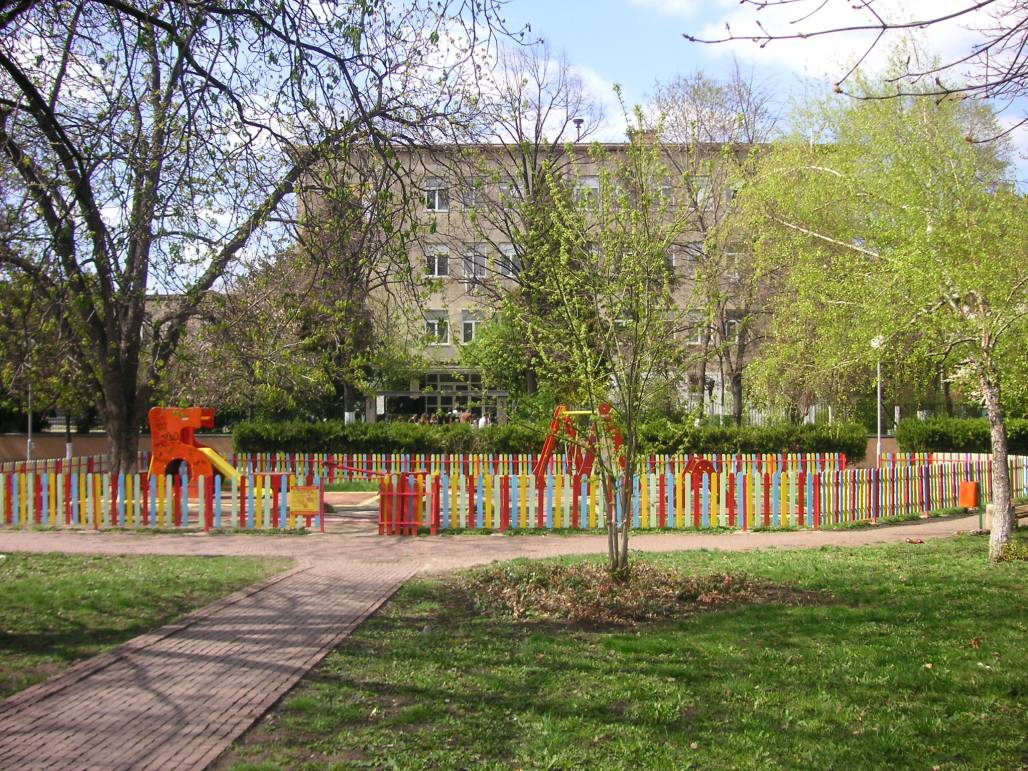 Детска площадка:)
