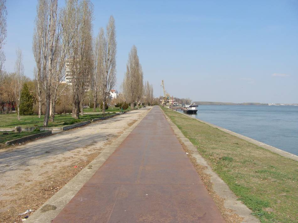 Алея за отдих край Дунава