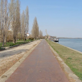 Алея за отдих край Дунава