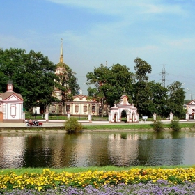 Манастирче в покрайнините на града.....