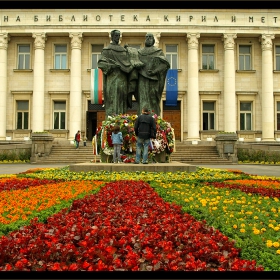 Следпразнично, пред Библиотеката