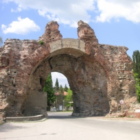 Хисарската порта (Камилите)