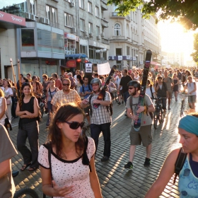 20120620 - граждански протест СРЕЩУ закона за горите - истинският залезе