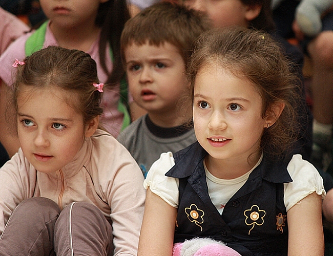 Честит празник,деца 1