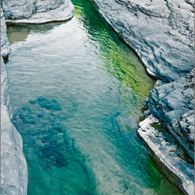 Водата, която цепи скалата