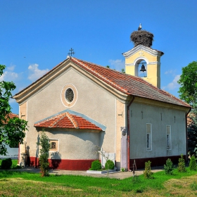 Църквата в с.Равно поле