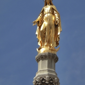 Златната Дева Мария