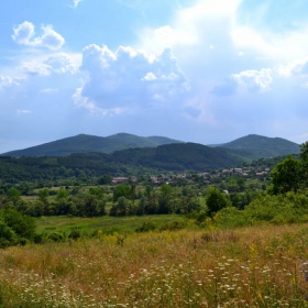 Изглед към село Долна Секирна