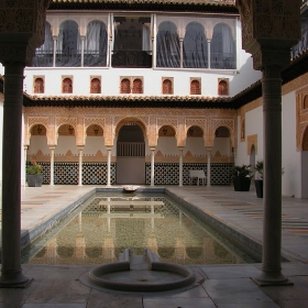 Pueblo Espanol - El patio de Los Arrayanes de la Alhambra