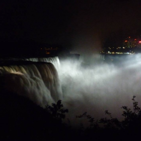 Niagara night