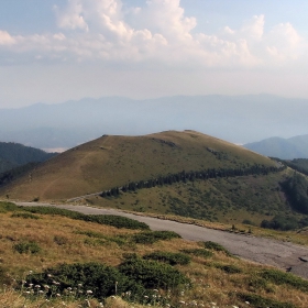 Гледки от Стара планина...Поглед от  Беклемето ...