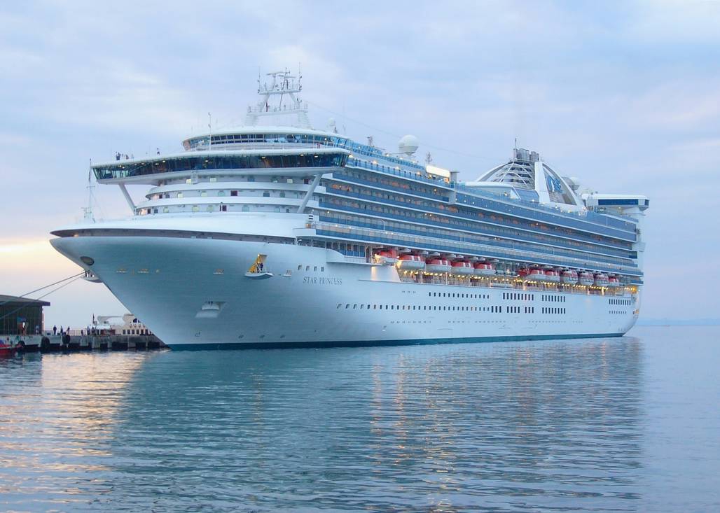 STAR PRINCESS очаква пасажери