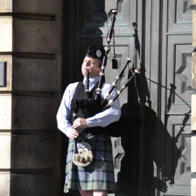 scotish bagpiper