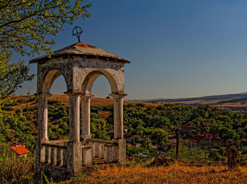 Камбанарията към църквата на село Сопица!