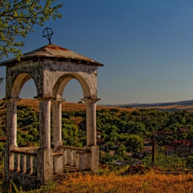 Камбанарията към църквата на село Сопица!