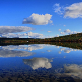 есенно отражение в Лапландия