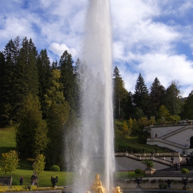  Фонтанът пред Schloss Linderhof