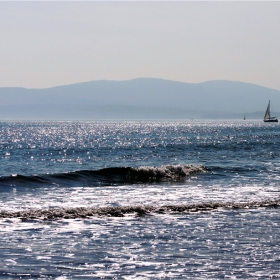 Лодката в морето