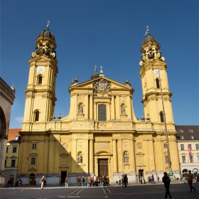 Theatinerkirche  Odeonsplatz  Мюнхен  Германия